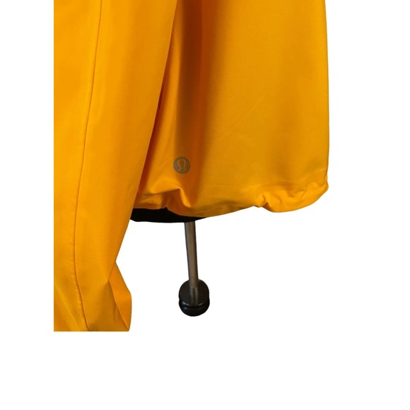 Lululemon Rain jacket size 6 - Picture 3 of 3